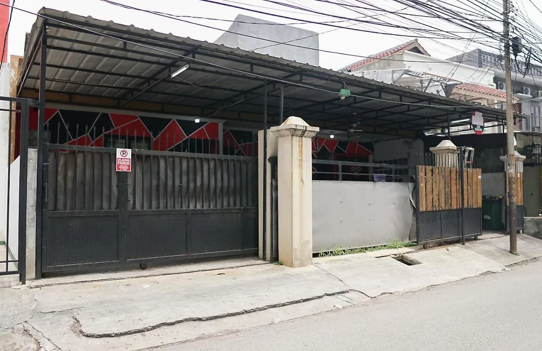 Cosmo Tanjung Duren Mitra Reddoorz-1